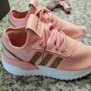 Adidas girls shoe size 4